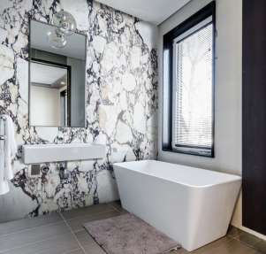 Bathroom wall with cladding featuring bold, prominent veining patterns.